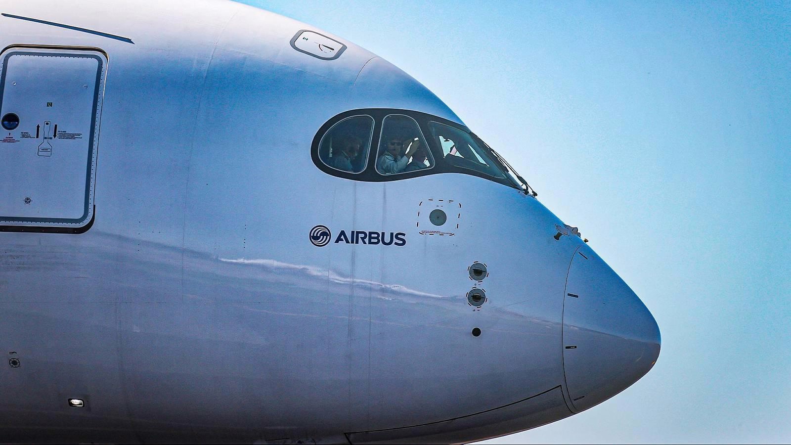 Airbus Addresses A350 Cracking Issue Without Grounding Fleet
