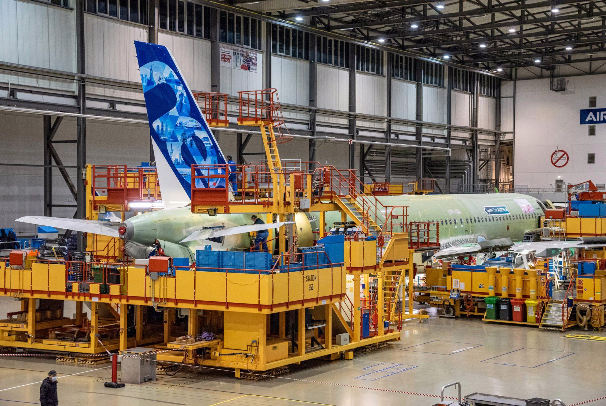 Airbus Reports Engine Delays but Maintains Jet Delivery Targets