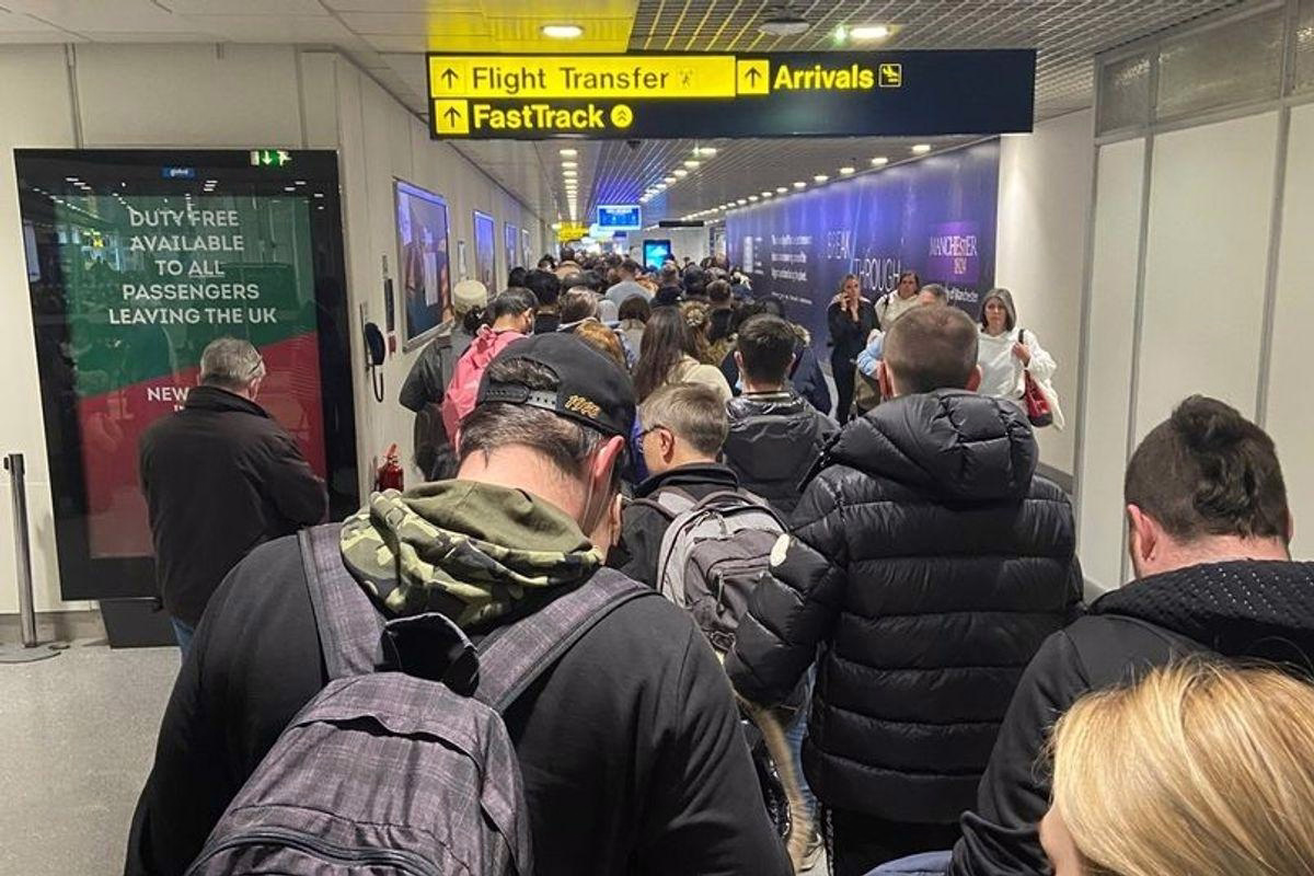 UK Airlines Use AI and WhatsApp to Reduce Passenger Queues