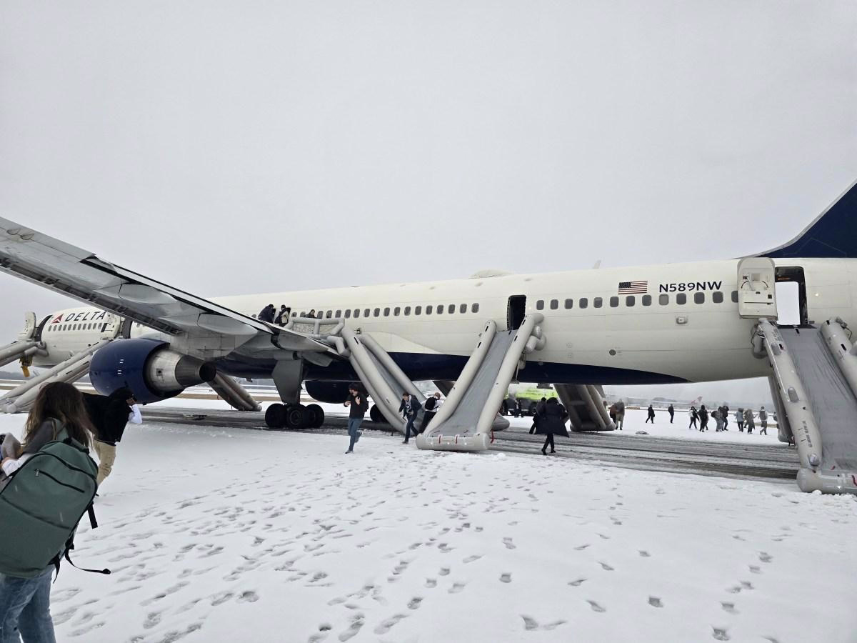 Delta Flight Returns to Atlanta After Engine Issue