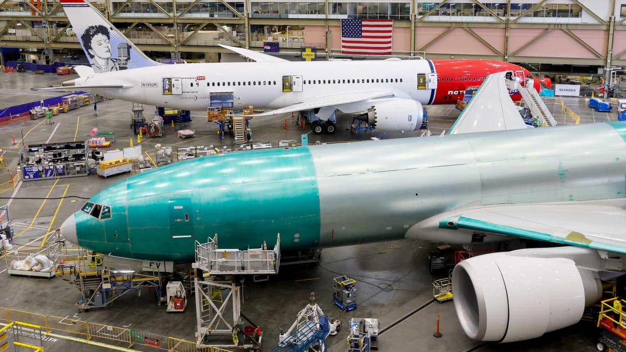 Boeing Shares Drop After Juneyao Airlines Delays Jet Order
