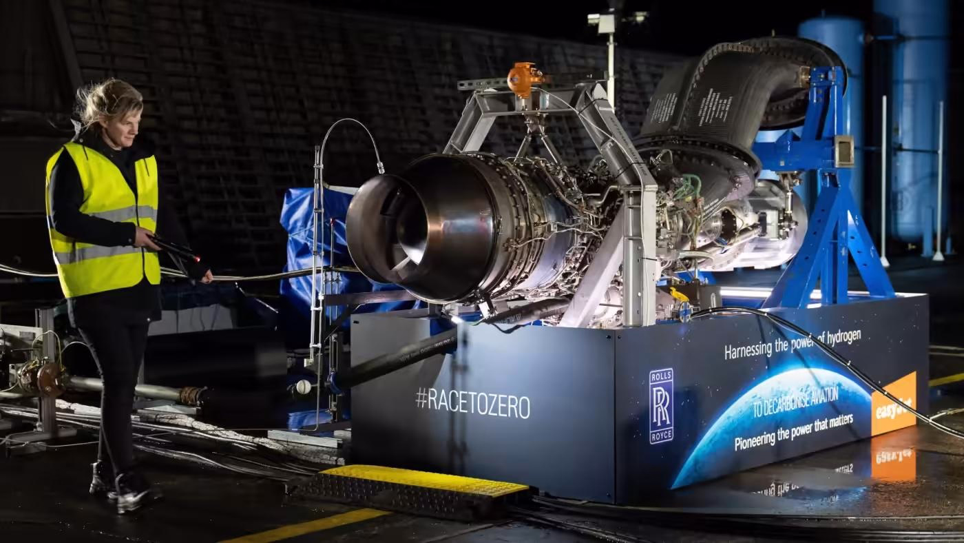 Rolls-Royce Signs International Contracts for 142 Aircraft Engines