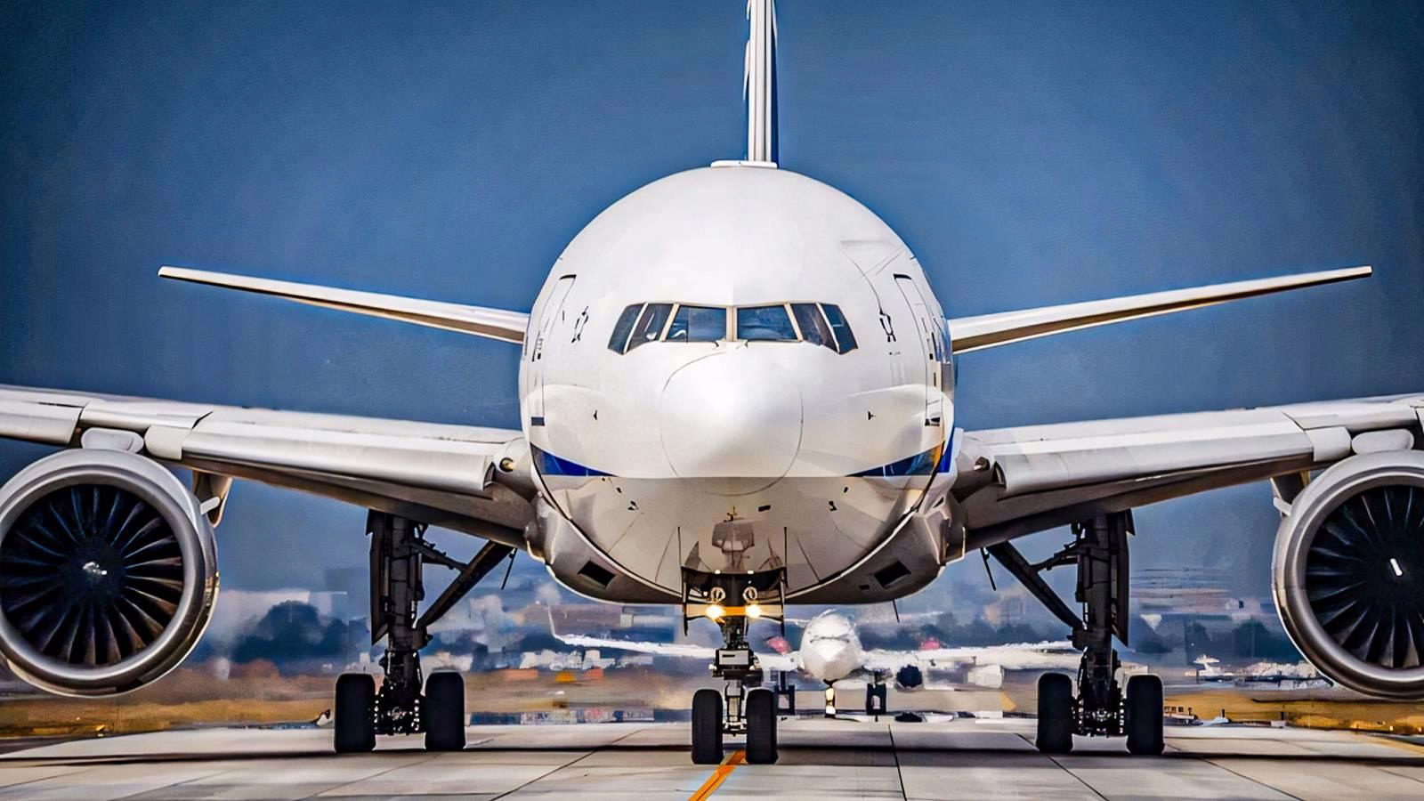 Boeing's Unbuilt 777-100 Model