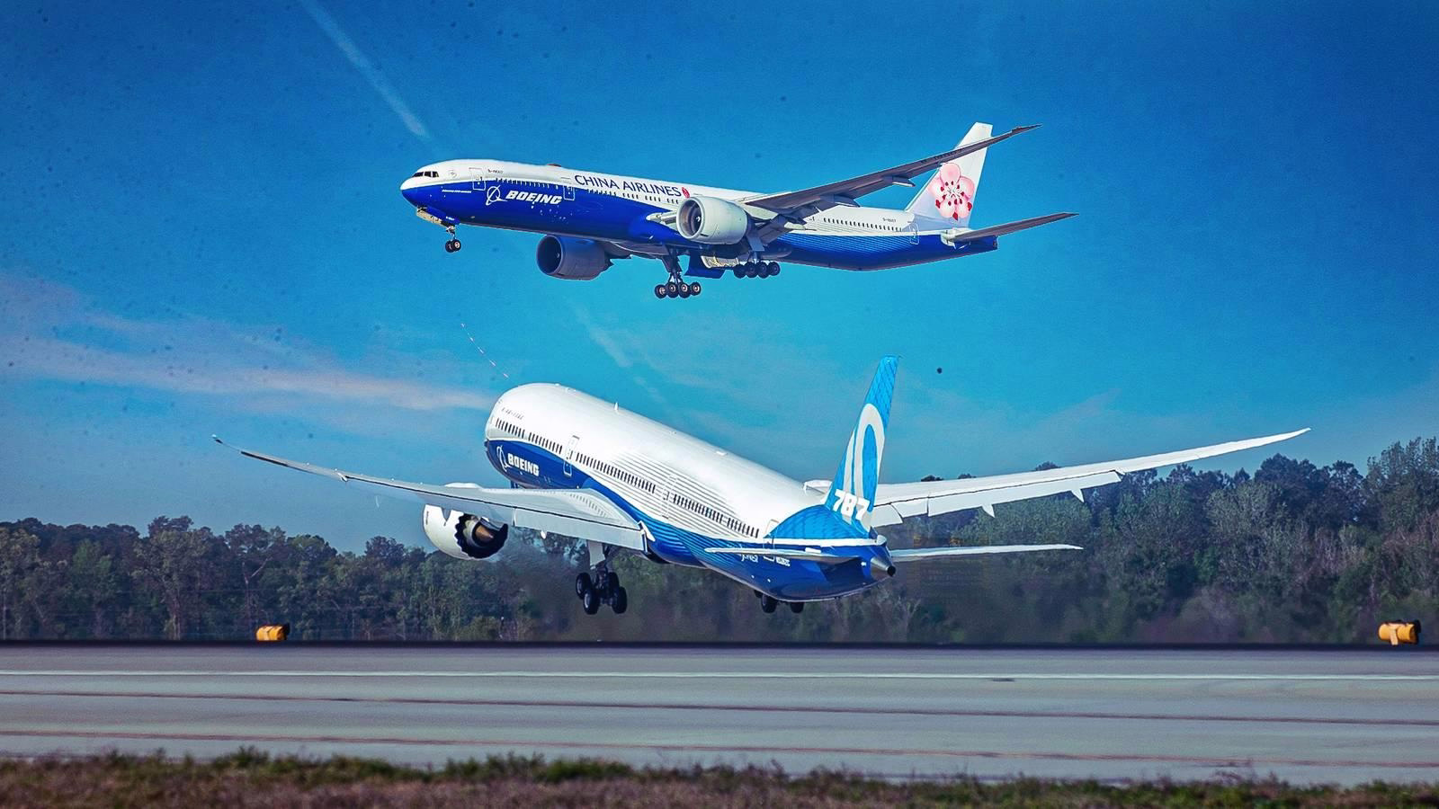 Comparing the Size of the Boeing 777-300ER and 787 Dreamliner