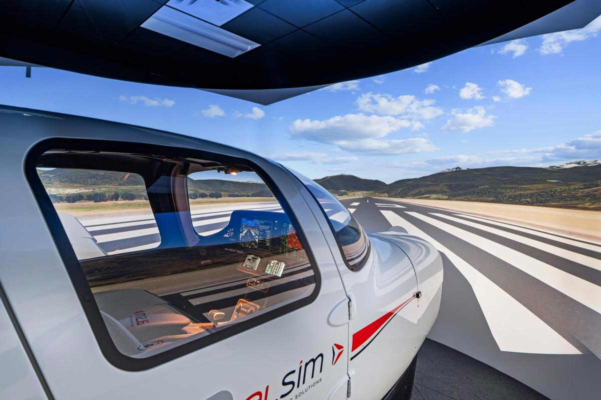 Cirrus Introduces TRAC10 Trainer Featuring Rotax Engine and Three-Seat Cockpit