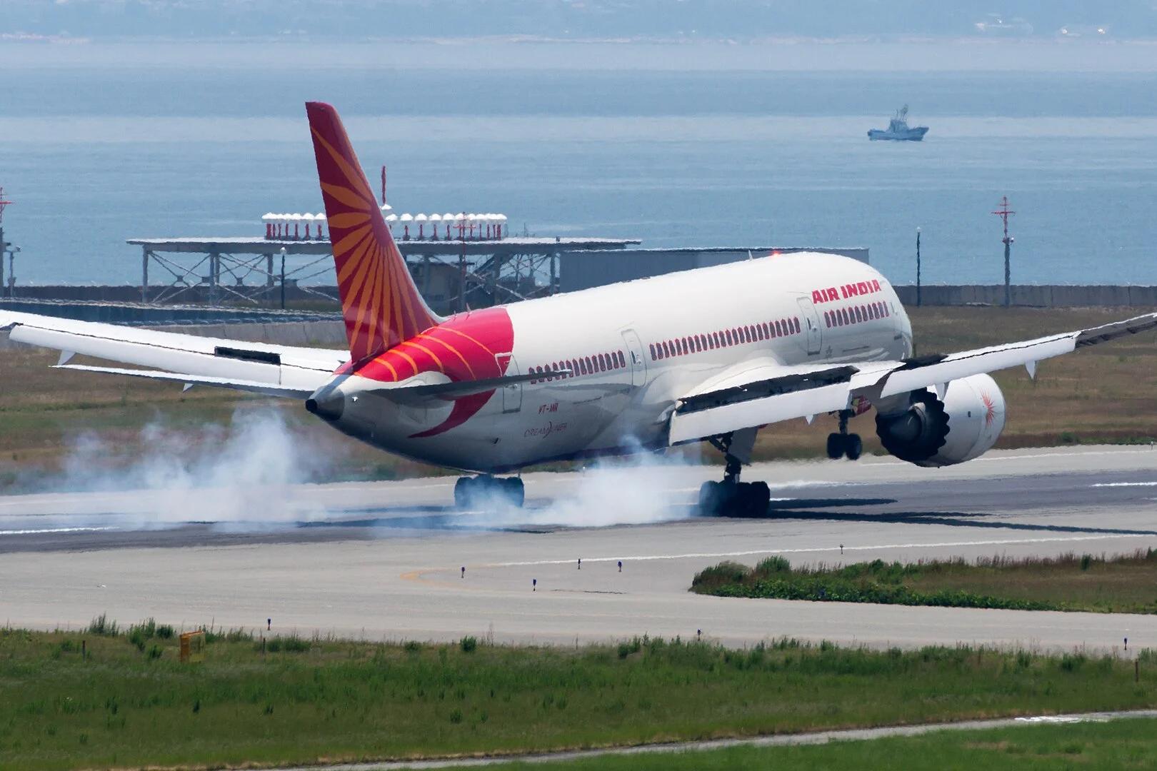 Air India Boeing 787 Returns to Hong Kong Midflight