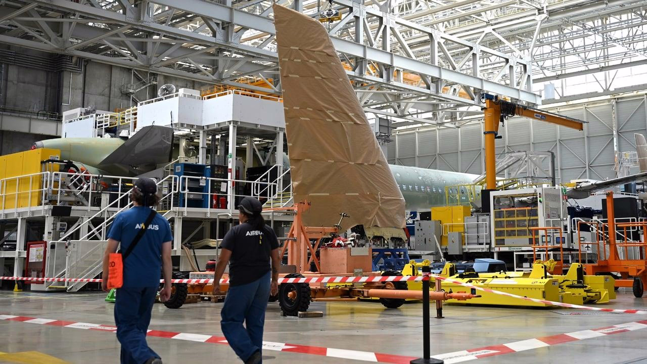 Airbus Targets 900 Deliveries Following Strong June, Sources Say