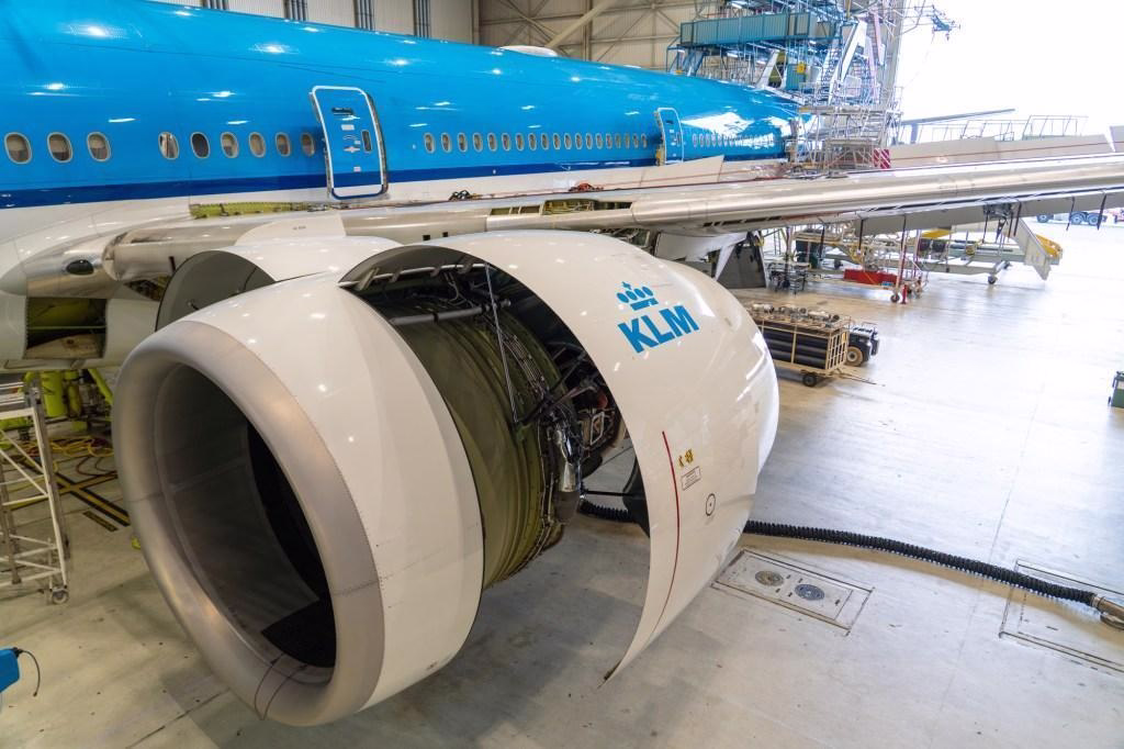 KLM Cancels Flights Following Boeing 787 Grounding for Inspections