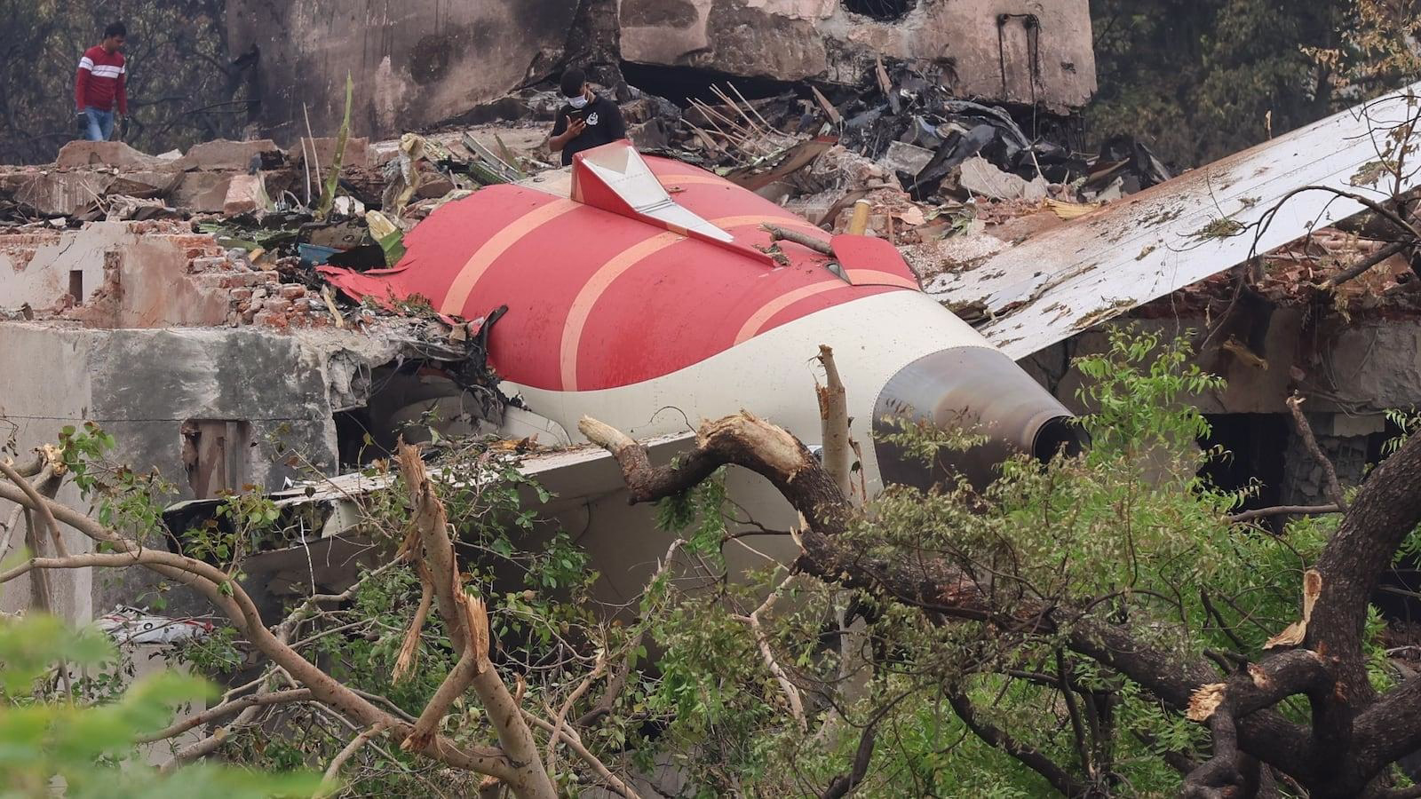 Air India Crash Investigators Examine Engine, Flap, and Landing Gear Issues