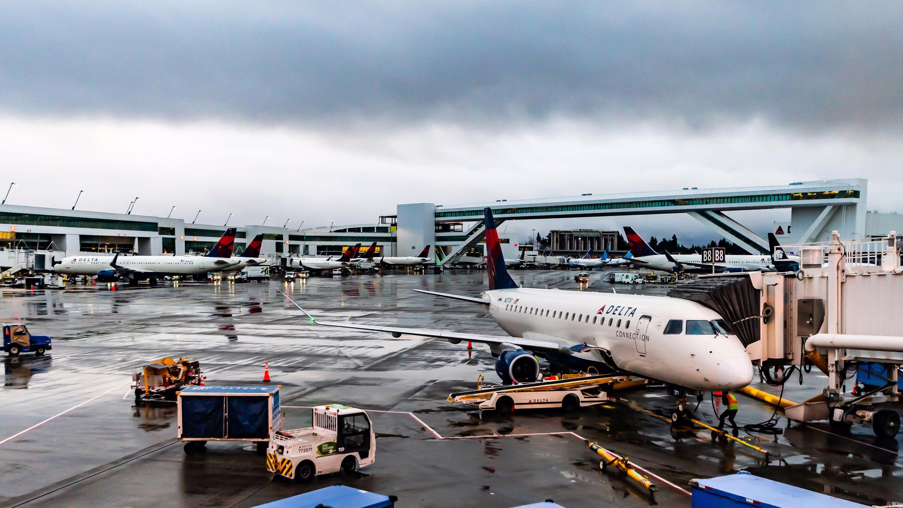 Embraer and SkyWest Extend Maintenance Agreement for 271 E175 Aircraft