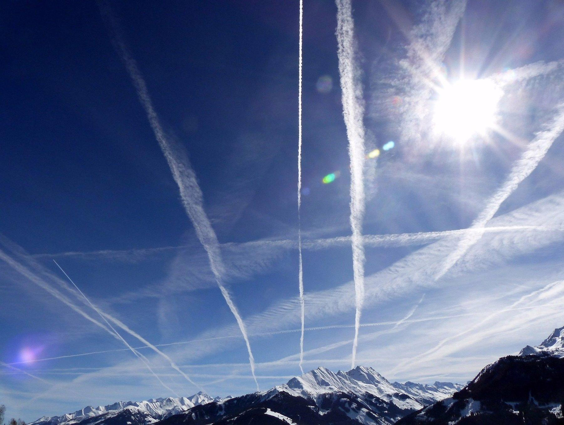 American Airlines Reduces Heat-Trapping Contrails by 62% Using AI