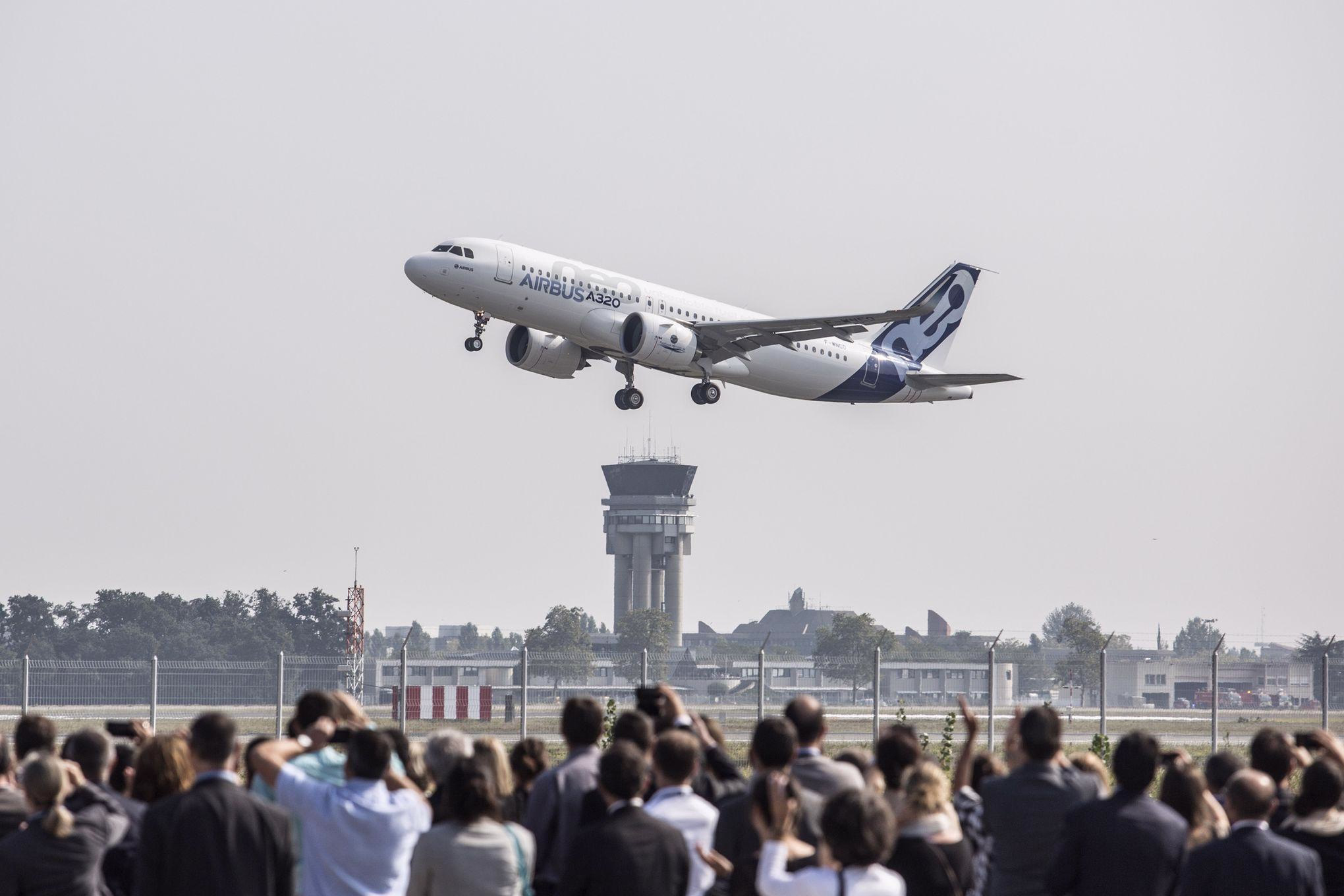 Boeing Shares Fall as Airbus Reportedly Secures Major China Order
