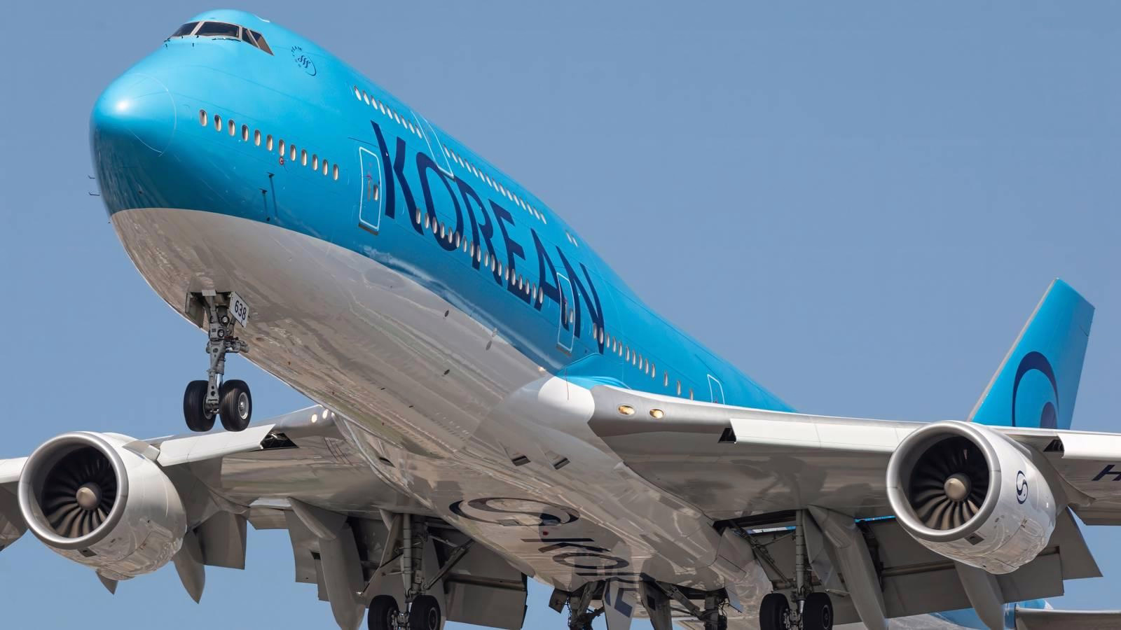 Monthly Flight Frequency of the Boeing 747