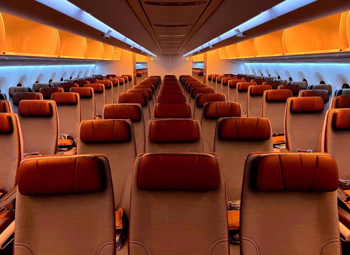 Comparing Window Sizes on the Boeing 777-300ER and Airbus A350